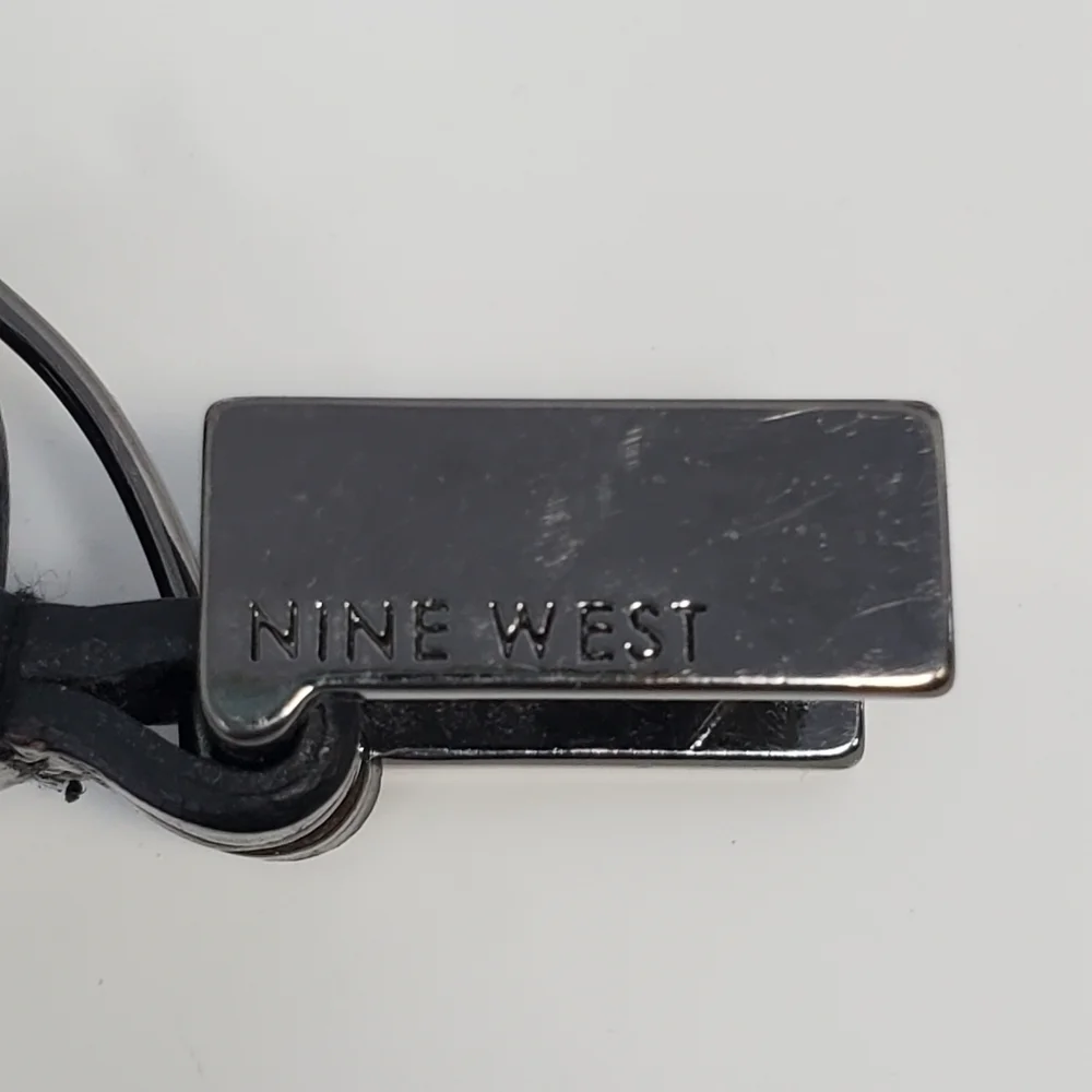 NINE WEST EMBOSSED LEATHER BELT SILVER TONE BUCKLE WOMEN SIZE MEDIUM ITALIAN